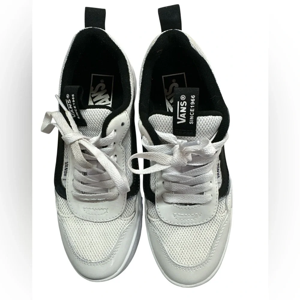 Vans Range Sneaker White/Black Vented Kids Boys Youth S4 Preowned